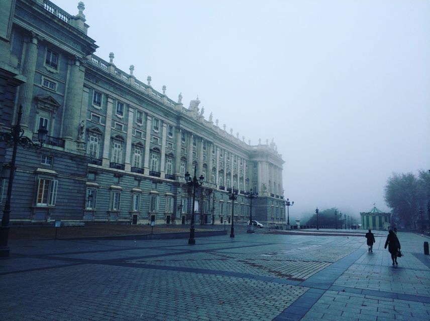 Madrid: Royal Palace & Prado Museum Private Tour - What the private guide adds