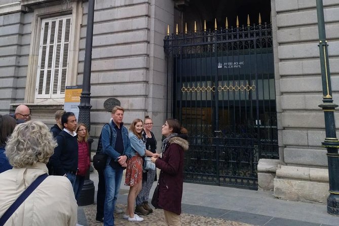 Madrid Royal Palace Professional Guided Tour with Skip the Line - Headsets matter in a group of up to 30