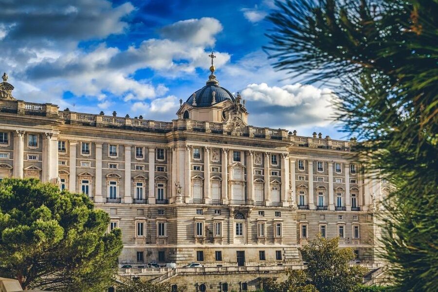 Madrid: Royal Palace Skip-the-Line Guided Tour - A smart introduction to Madrid’s Old Town
