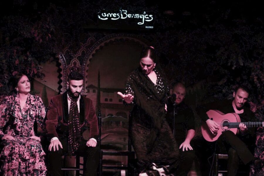 Madrid: Royal Palace Tour, Flamenco Show, & Tapas with Drink - The gap before the 7 pm performance
