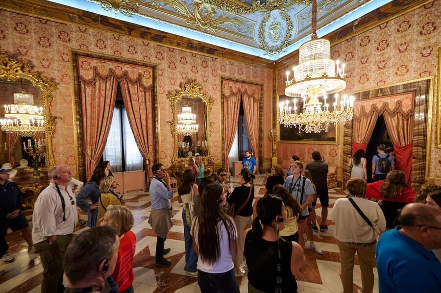 Madrid: Royal Palace Tour, Flamenco Show, & Tapas with Drink - Choosing your tapas and drink