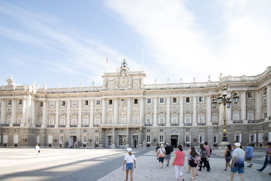 Madrid: Royal Palace Tour, Flamenco Show, & Tapas with Drink - Inside Madrid’s Royal Palace