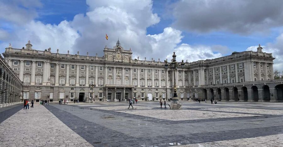 Madrid: Royal Palace tour - semi private or private - Key points to know before booking