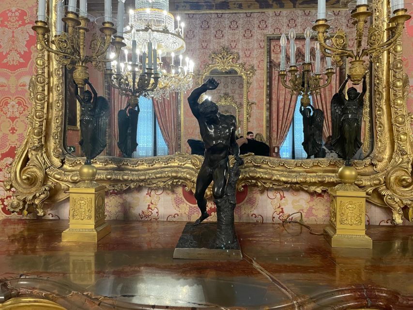 Madrid: Royal Palace tour - semi private or private - What the guides add
