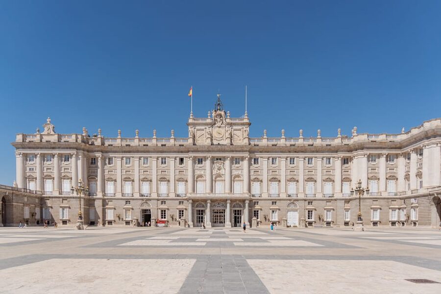 Madrid: Royal Palace VIP Tour with Skip-the-Line Ticket - Entering the palace through express security