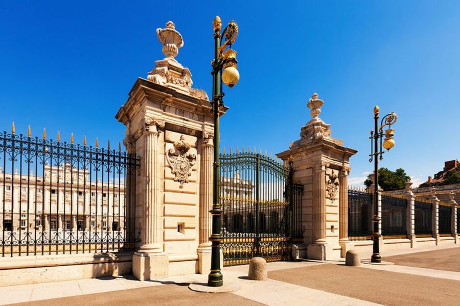 Madrid: Royal Palace VIP Tour with Skip-the-Line Ticket - Timing, comfort, and accessibility
