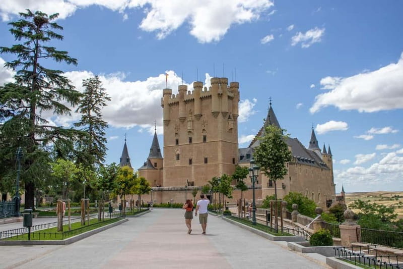 Madrid: Segovia & Ávila Full Day with Alcázar & Wall Tickets - Los Cuatro Postes gives Ávila its best first impression