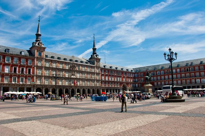 Madrid Sightseeing Tour with Royal Palace Skip the Line Ticket - Barrio de la Moreria and Madrid’s earliest story
