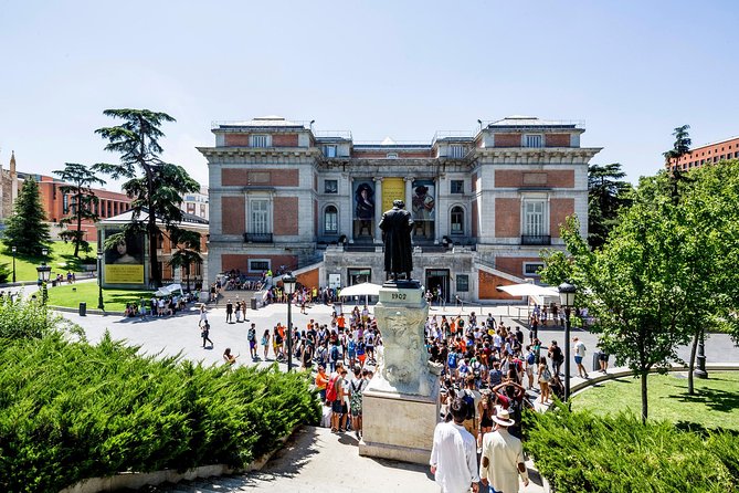 Madrid Sightseeing Tour with Royal Palace Skip the Line Ticket - Language, group size, and practical comfort