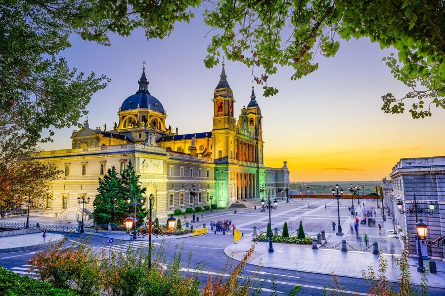 Madrid: Small-Group Royal Palace Guided Tour (Up to 8) - Key points to know before booking