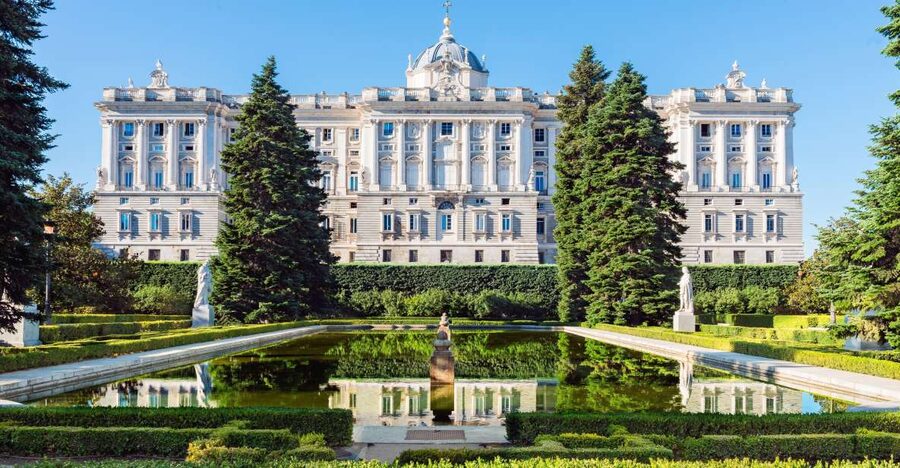 Madrid: Small-Group Royal Palace Guided Tour (Up to 8) - Plaza de Oriente and the approach to the palace