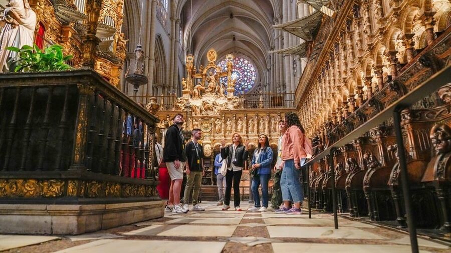 Madrid: Toledo and Segovia Tour with Alcazar and Cathedral - Guided tour or time on your own?