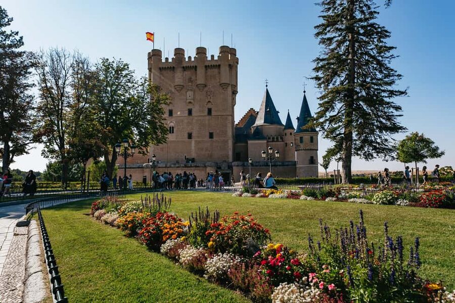 Madrid: Toledo & Segovia Tour w/ Cathedral, Alcazar & Lunch - What the guide adds to a fast-moving day