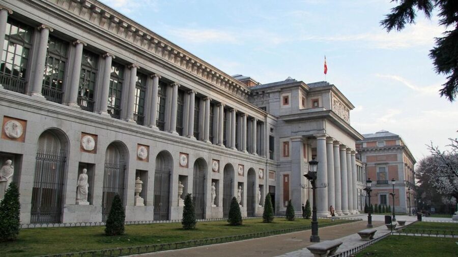 Madrid: VIP Private visit to Royal Palace and Prado Museum - Private transport to the Prado