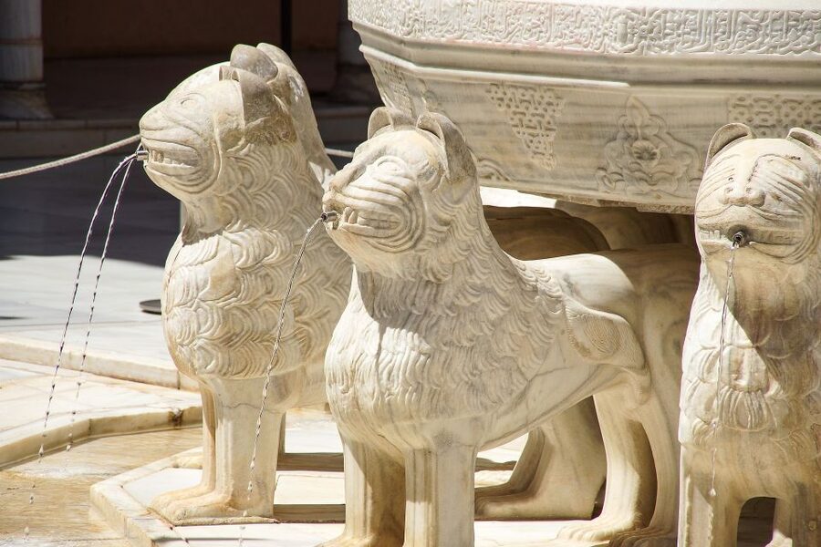 Malaga: Granada Day Trip with Alhambra, Palaces and Gardens - What to bring and what to leave behind