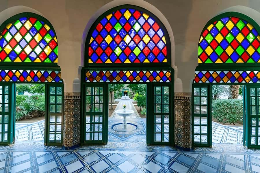 Marrakech: Bahia Palace, Ben Youssef Medersa, & Souks Tour - Meeting at Jemaa el Fnaa and seeing Koutoubia Mosque