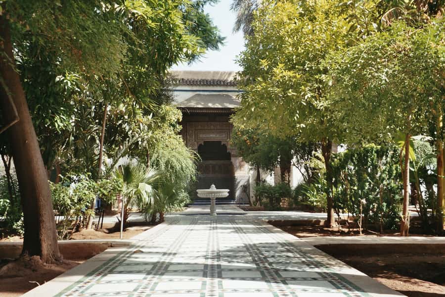 Marrakech: Bahia Palace, Saadian Tombs, & Koutoubia Mosque - The Saadian Tombs and the problem of queues