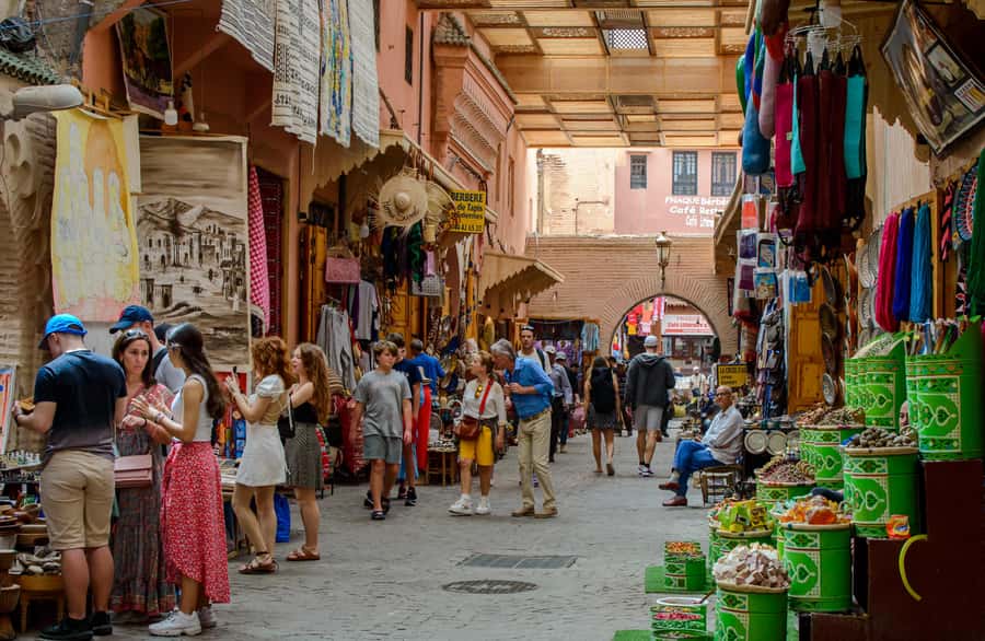 Marrakech: Bahia Palace, Saadian Tombs & Medina Guided Tour - Timing, cost and what you actually receive