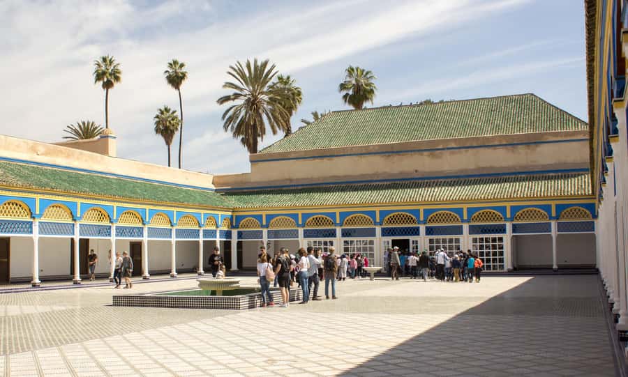 Marrakech: Bahia Palace, Saadian Tombs & Medina Guided Tour - Walking through the Kasbah and past Bab Agnaou