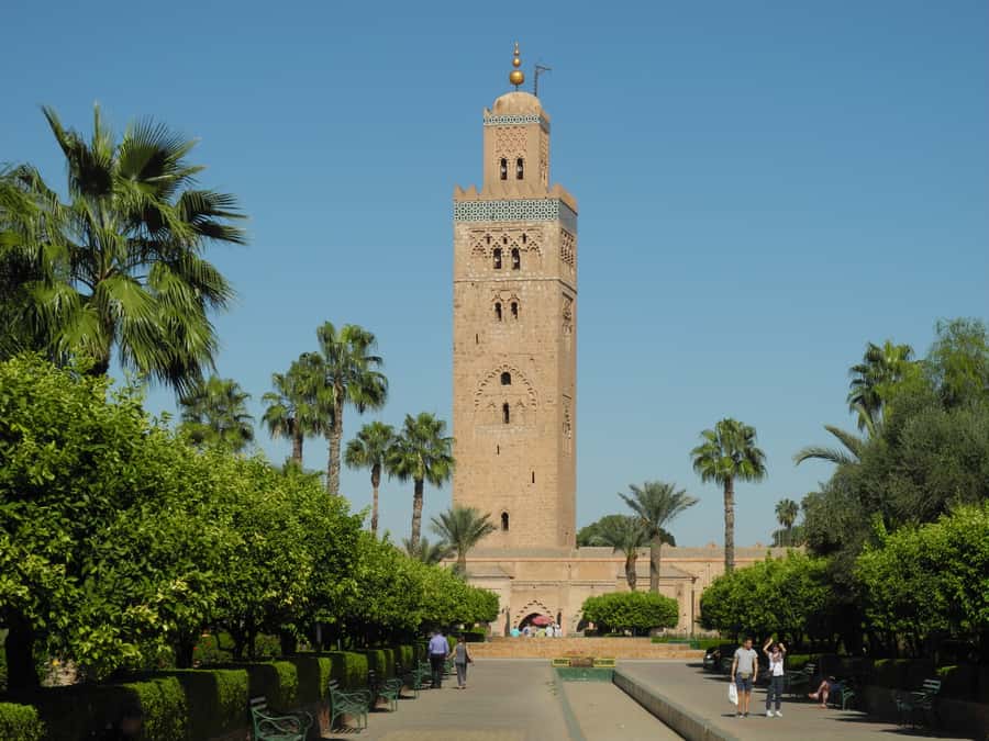 Marrakech: Bahia Palace, Saadian Tombs & Medina Walking Tour - The souks, where the old city goes to work