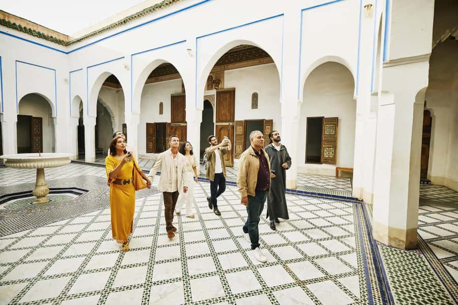 Marrakech: Bahia Palace, Saadian Tombs & Top Highlights Tour - Saadian Tombs and the wait for the royal mausoleum