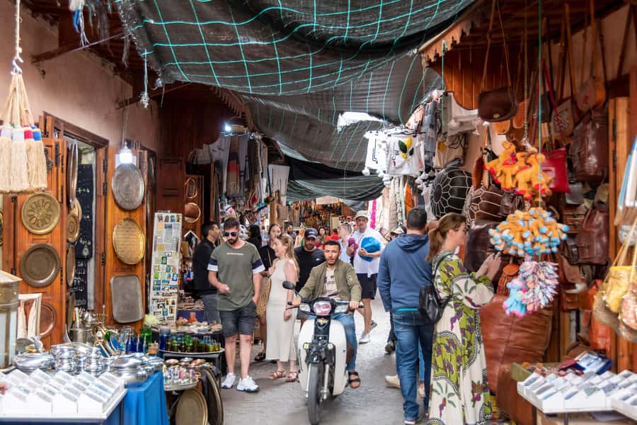 Marrakech: Medina, Souks, Artisans Guided Tour with Mint Tea - Key points to know before you book