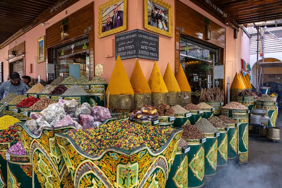 Marrakech: Medina, Souks, Artisans Guided Tour with Mint Tea - The dyers’ quarter and colorful wool