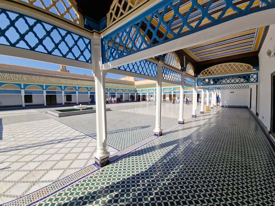 Marrakech: Saadian Tombs, Bahia Palace, Medina and Souk Tour - Why this walking tour makes sense in Marrakech