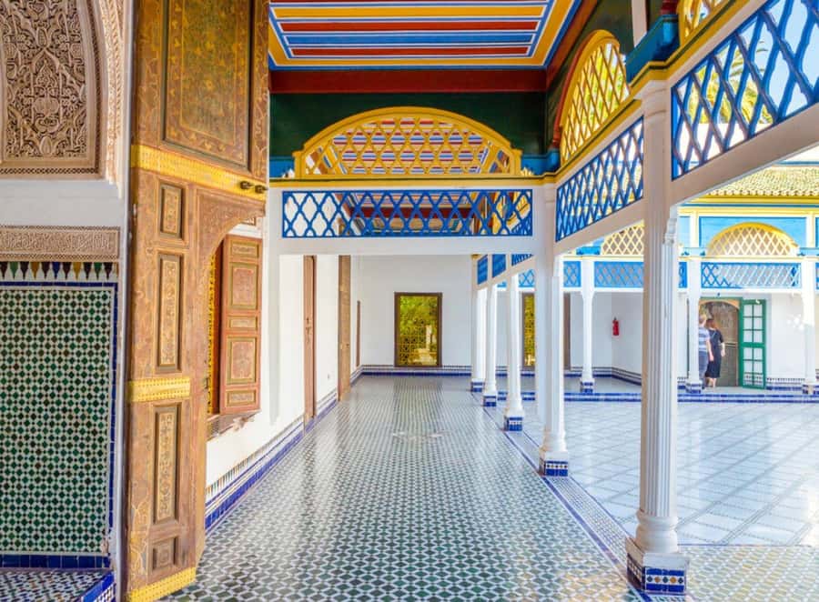 Marrakech: Saadian Tombs, Bahia Palace, Medina and Souk Tour - Guide quality and the difference it makes