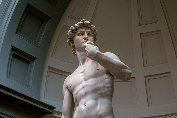 Medici's Mile Walking Tour plus Pitti Palace or Boboli Gardens Ticket - Piazza della Signoria and public power