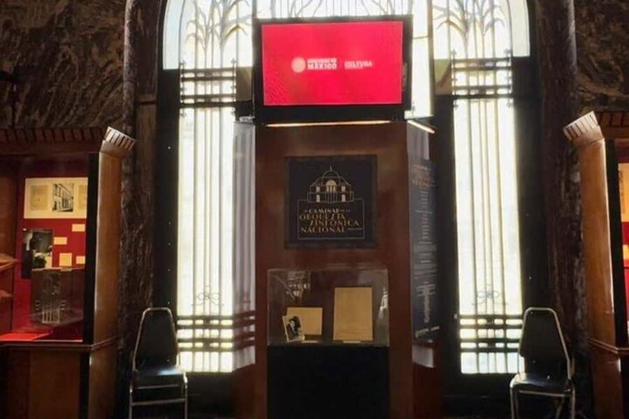 Mexico City: Exclusive Tour of Palacio de Bellas Artes - Temporary exhibitions and changing displays