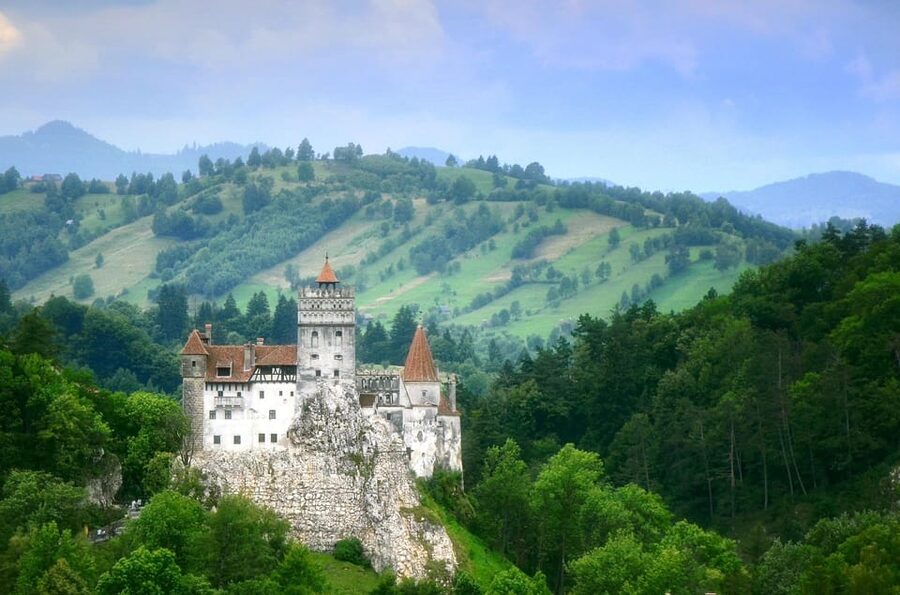 Minivan 8: Peles & Dracula's Castle and Brasov Full-Day Trip - Brașov and the Black Church