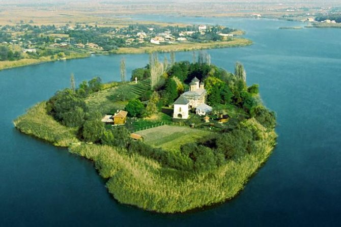 Mogosoaia Palace & Snagov Monastery: Private tour from Bucharest - The value of a private guide