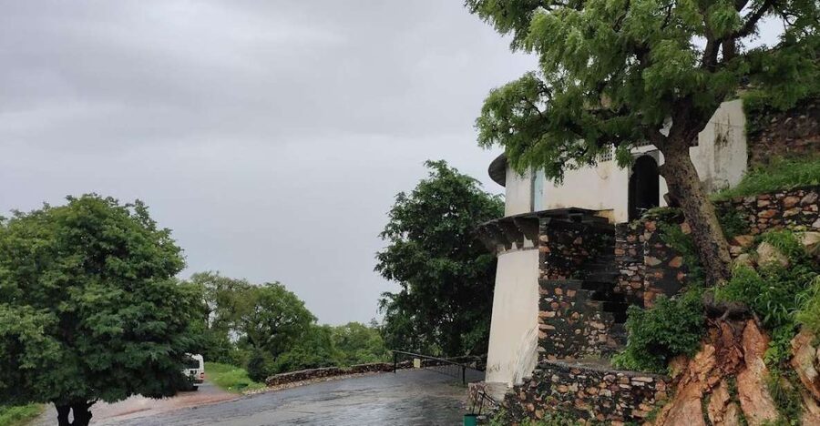 Monsoon Palace (Sajjangarh) E-bike Trail - Should you book the Monsoon Palace e-bike trail?