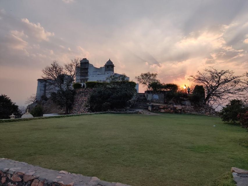 Monsoon Palace (Sajjangarh) E-bike Trail - Starting through Sajjangarh Wildlife Sanctuary