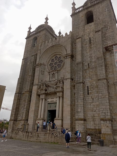 Monumental and historic Porto with the Stock Exchange Palace - Walking through the Sé district