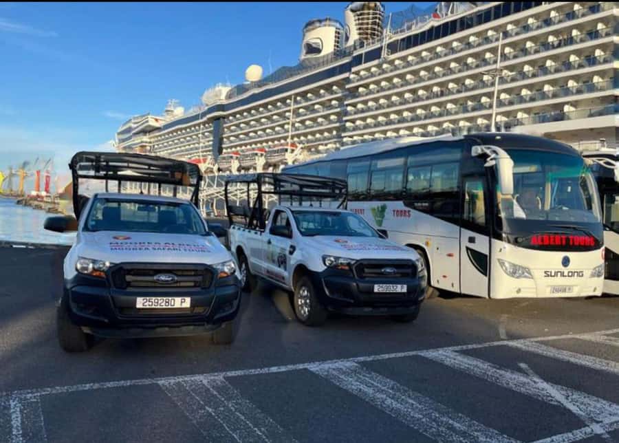 Moorea Cruise Ships 4x4, Belvedere Magic mount PRIVATE Tours - Opunohu Bay, Cook’s Bay, and the volcano crater