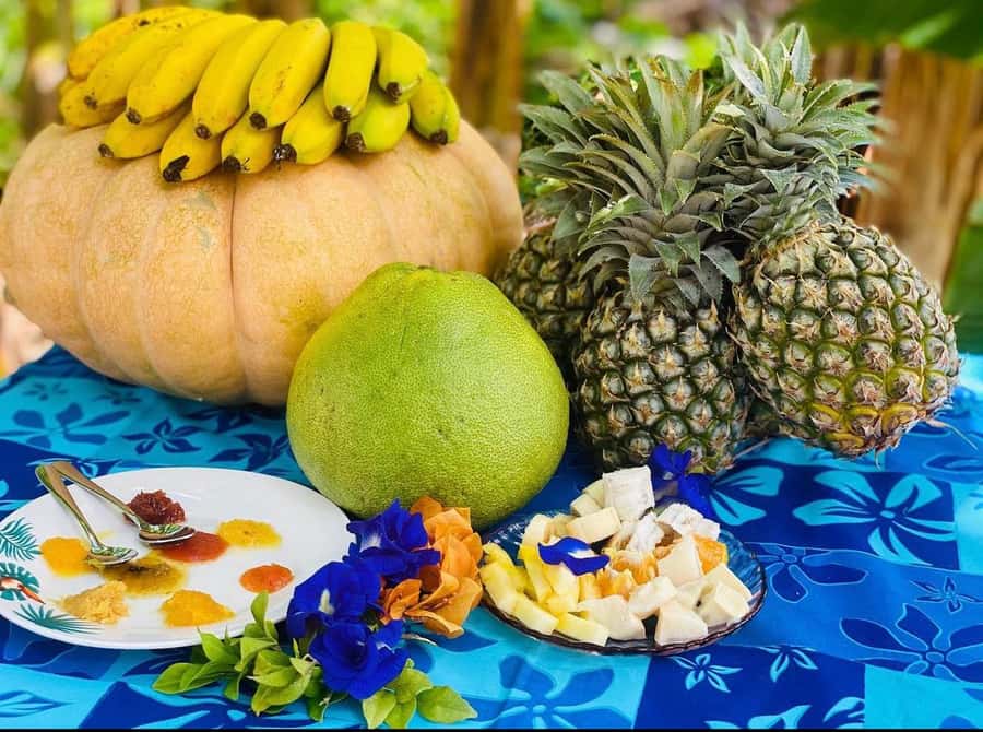 Moorea Cruise Ships: 4x4, Belvedere,Magic Mountain pineaple - Opunohu Bay, Cook’s Bay, and Moorea’s grand setting