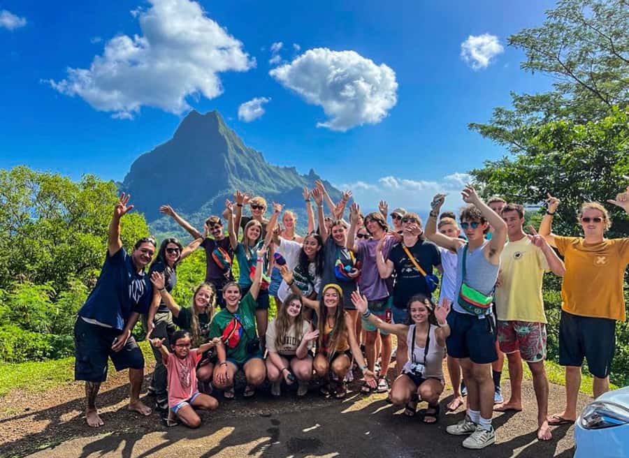 Moorea Cruise Ships: 4x4, Belvedere,Magic Mountain pineaple - The first climb to Magic Mountain