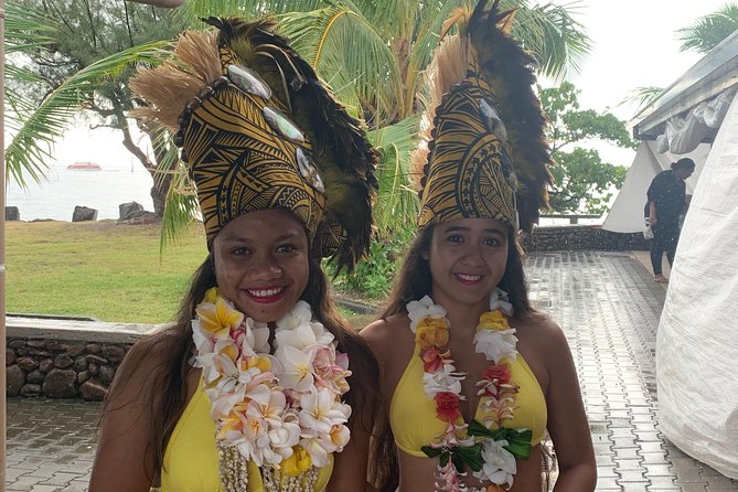 Moorea Cruise Ships: 4x4, Belvedere, Pineapple, & Magic Mountain - Pineapple country at Opunohu Bay