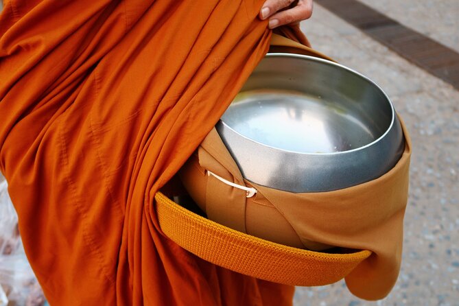 Morning Buddhist Almsgiving, Grand Palace and Flower Market Tour in Bangkok - An early start for a quiet Bangkok ritual