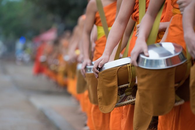 Morning Buddhist Almsgiving, Grand Palace and Flower Market Tour in Bangkok - What the small group adds