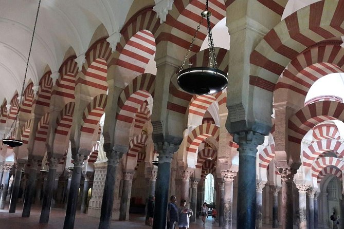 Mosque, Alcazar and Juderia Ticket Included Skip the Line - A 45-minute walk through the Judería