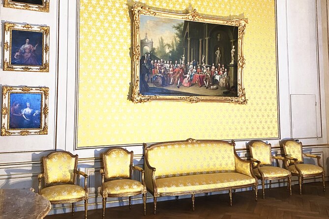 Munich Nymphenburg Palace & Carriage Museum Fast-Track Tour - Finding the meeting point beside Metzgerwirt