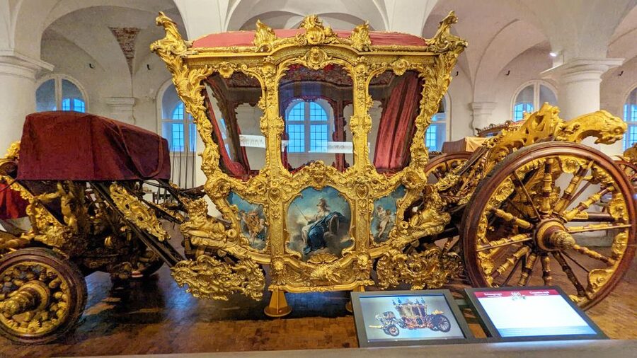 Munich: Nymphenburg Palace with official Guide - Elector and electress rooms: royal life in separate spaces