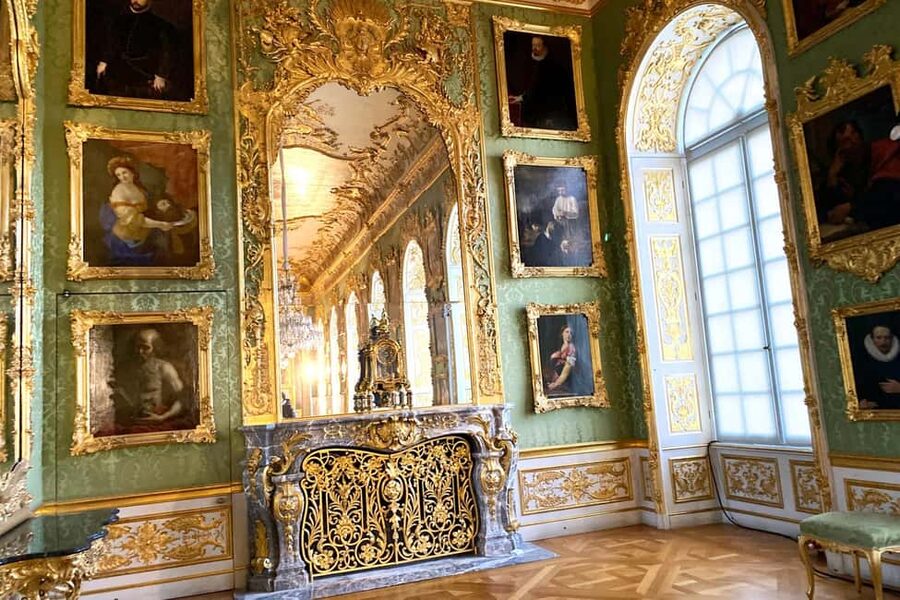 Munich: Residenz Palace and Hofgarten Skip-the-Line Tour - What the guides add