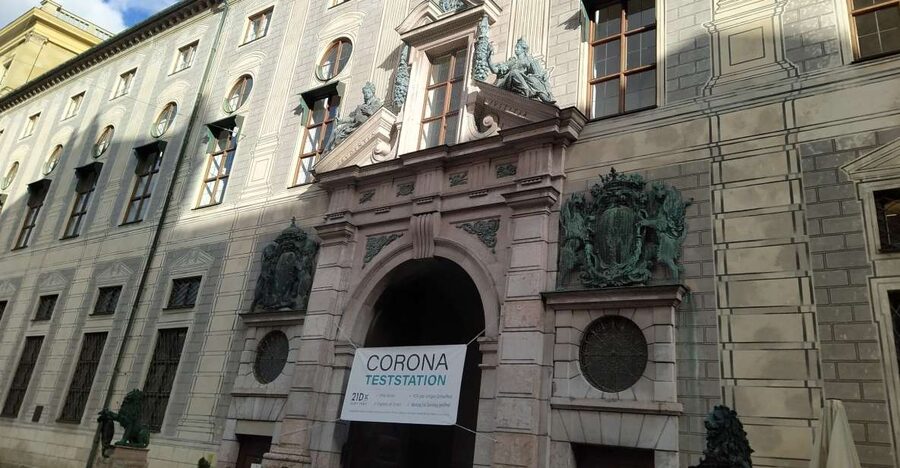 Munich Residenz: Private Tour with artists and historians - Meeting your guide at Munich Residenz