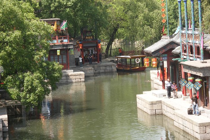 Mutianyu Great Wall and Summer Palace Private Tour with Acrobatic Show Option - What the driver does, and what he does not do