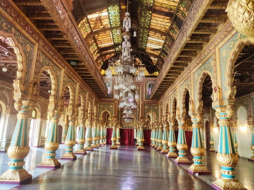 Mysore: Palace, Art Gallery & Devaraja Market Walking Tour - Mysore Palace in 75 guided minutes