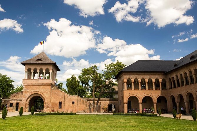 Mystical Monasteries, Dracula's Tomb and Mogosoaia Lake Palace - Private Tour - Why this Bucharest half-day works